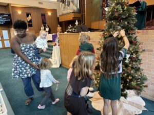 The children of Highland Park put Chrismons on the tree